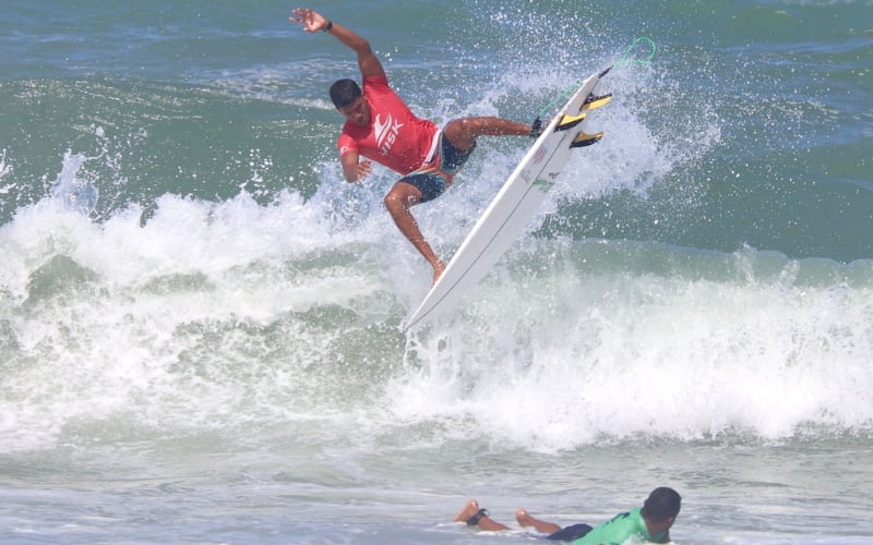 JISK Surf Pro - 2ª Etapa do Circuito Cearense de Surf 2024 - Seis categorias definem seus campeões e atuais líderes do Circuito Cearense no primeiro dia de competição