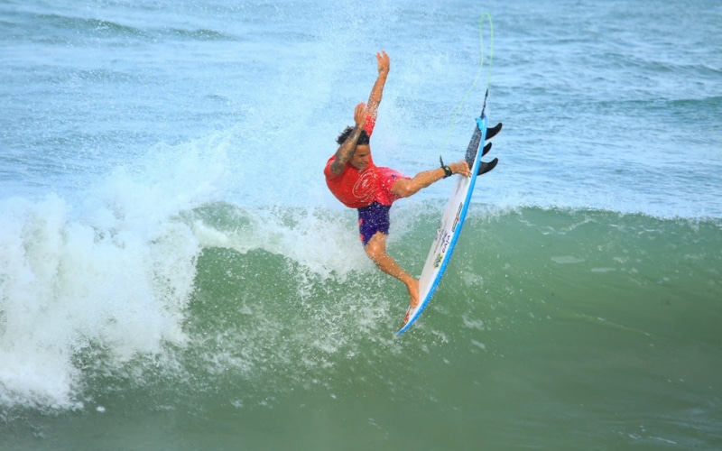  Italo Ferreira fecha o primeiro dia do Circuito Banco do Brasil de Surfe com vitória em Natal