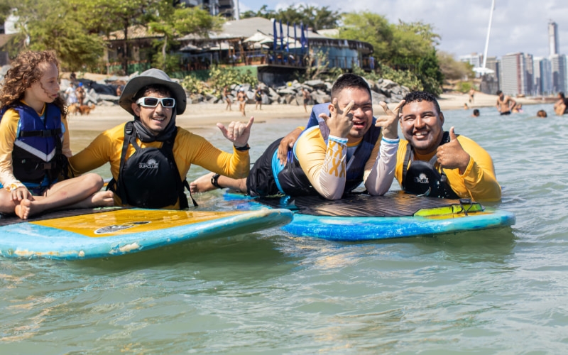 Projeto Mar21 promove Inclusão e Conscientização com Esportes Náuticos para Pessoas com T21 na Praia do Mucuripe