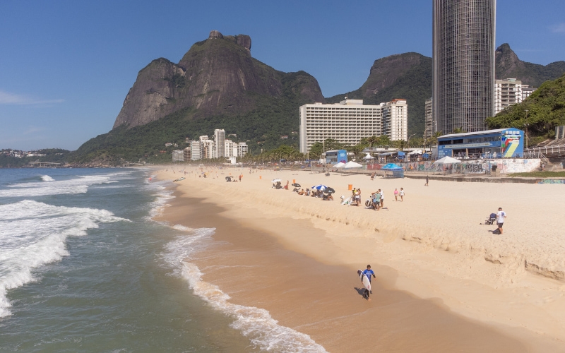 Praia de São Conrado recebe primeiro dia do I ♥ PRIO Dream Tour Rio/RJ com boas ondas