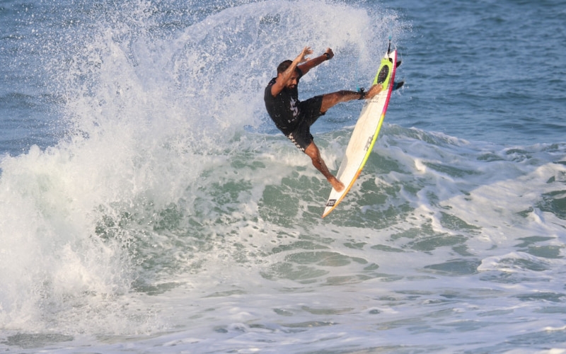 Michel Roque vence a etapa e Artur Silva conquista o terceiro título estadual de surf profissional da carreira