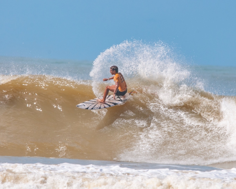 Quissamã Surf 2025 - Master do Rio tem mar clássico