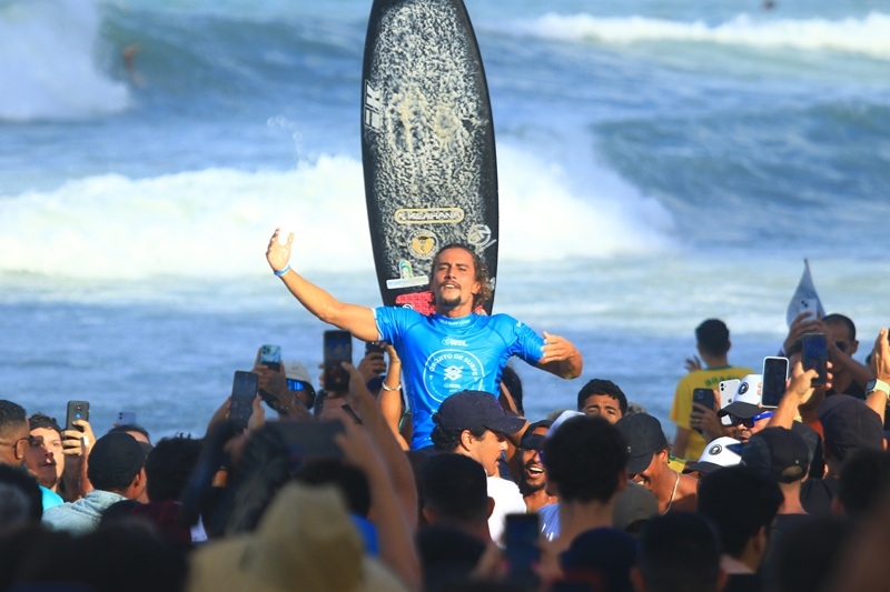 Atual campeão da etapa de Natal do Circuito Banco do Brasil de Surfe, Mateus Sena festeja volta do QS a cidade e se diz pronto para o bicampeonato