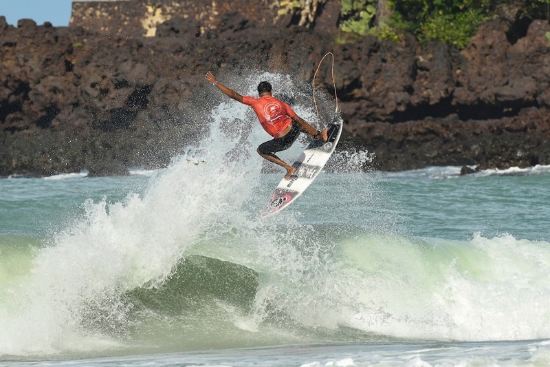 Cauã Costa (CE) registra maior nota e somatório do dia na abertura da etapa de Natal do Circuito Banco do Brasil de Surfe