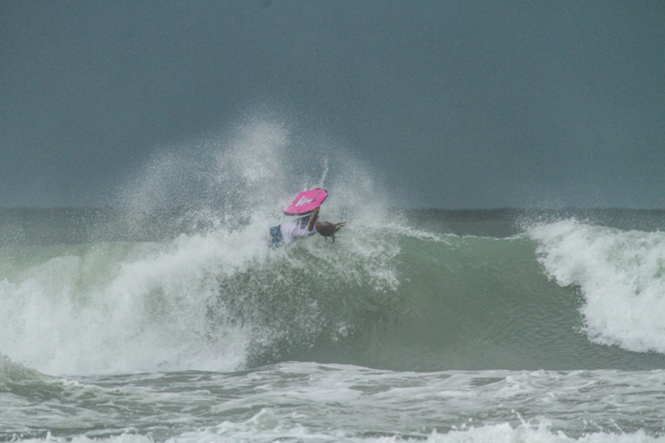 Praia da Taibinha recebe a 2ª etapa do Circuito Cearense de Bodyboarding 2025 com número recorde de inscritos