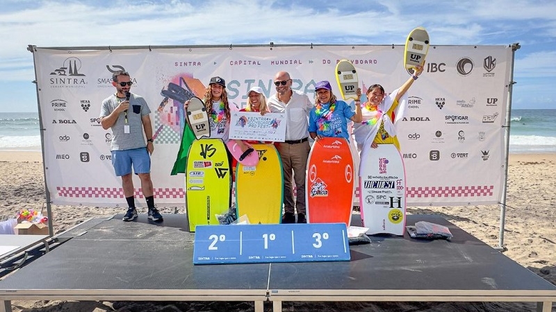 Pentacampeã Neymara Carvalho comemora 30 anos no Circuito Mundial de Bodyboarding e tem a filha como adversária