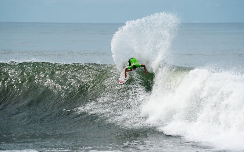 Douglas Silva é o quarto melhor do mundo no ISA World Surfing Games 2025