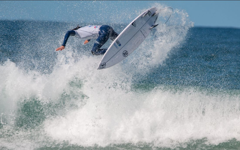  Circuito Hawaii ASM 2025 começa com altas ondas na praia do Matadeiro  