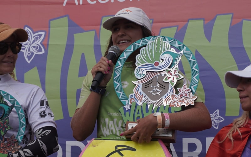 Luna Hardman é campeã do ArcelorMittal Wahine Bodyboarding Pro e Joselani Amorim comemora título mundial Máster