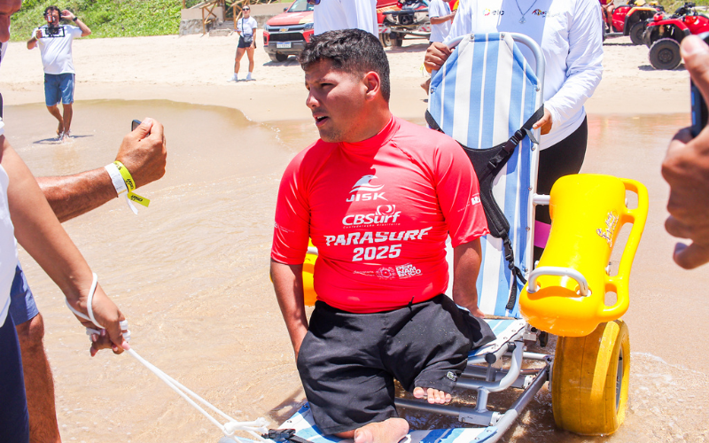 Davizinho Radical se destaca na abertura do Campeonato Brasileiro de Parasurf em Ipojuca