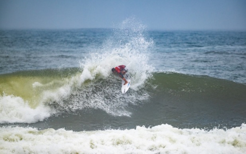 Praia cheia e muitas emoções dentro e fora d’água no primeiro dia do Banco do Brasil Saquarema Pro apresentado por Corona Cero