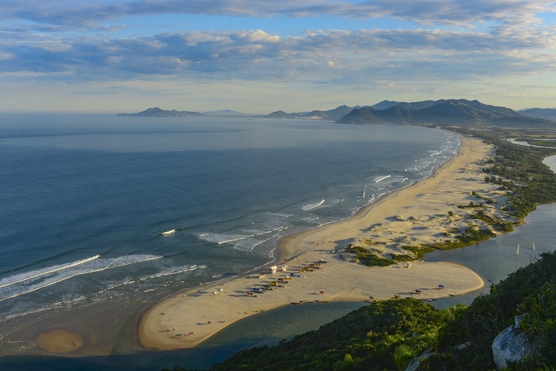 Mini Kalzone Guarda do Embaú Surf Festival fecha a Taça Brasil 2025 em Palhoça
