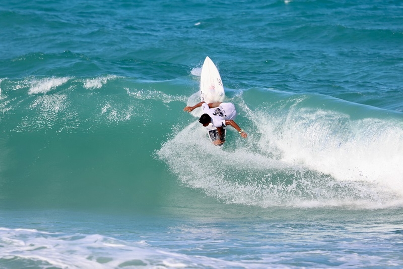 Nicolas Silva, de apenas 14 anos, faz história e vence a categoria Profissional na segunda etapa do Circuito Cearense de Surf 2025