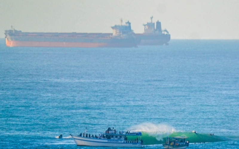 Sinal verde nas lajes da Praia da Costa (Vila Velha)