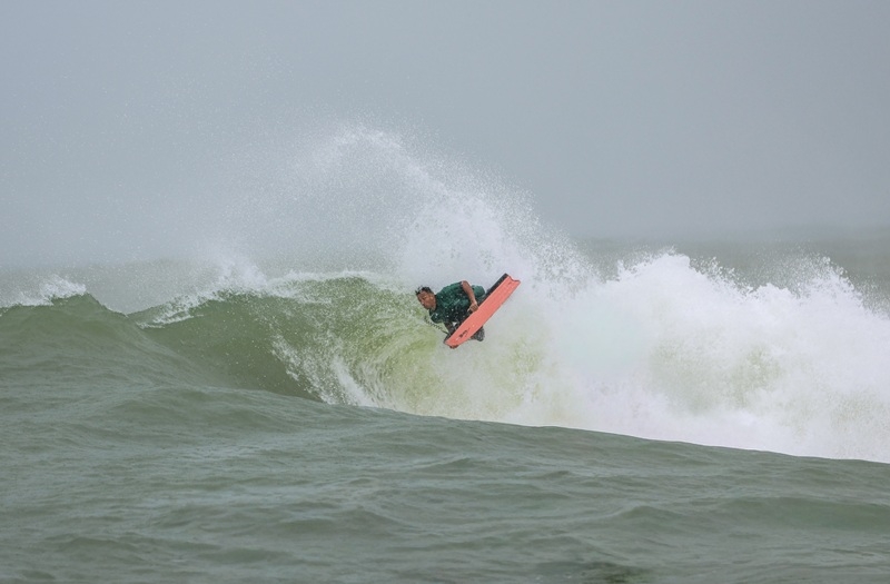 Condições adversas e André Luis, de São João da Barra (RJ), surpreende e vence a 2ª Edição do Slab Bodyboarding Contest no D2 em Vila Velha (ES)