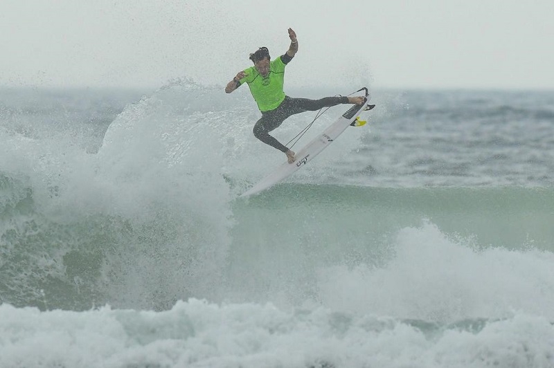 Mini Kalzone Guarda do Embaú Surf Festival abre a decisão da Taça Brasil 2025 em Palhoça