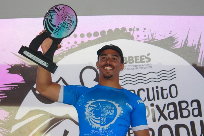 Maíra Viana e Gabriel Castelan chegam à Praia do Morro como líderes do Estadual de Bodyboarding 2025