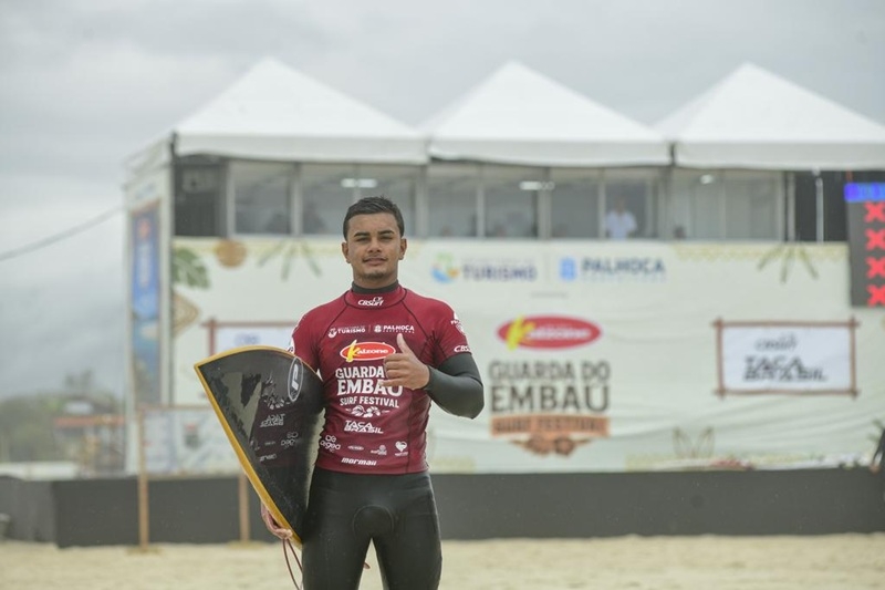 Yuri Gabryel é campeão brasileiro da Taça Brasil no Mini Kalzone Guarda do Embaú Surf Festival