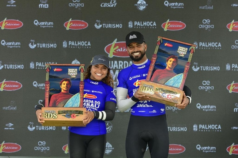Tainá Hinckel e Michael Rodrigues vencem o Mini Kalzone Guarda do Embaú Surf Festival