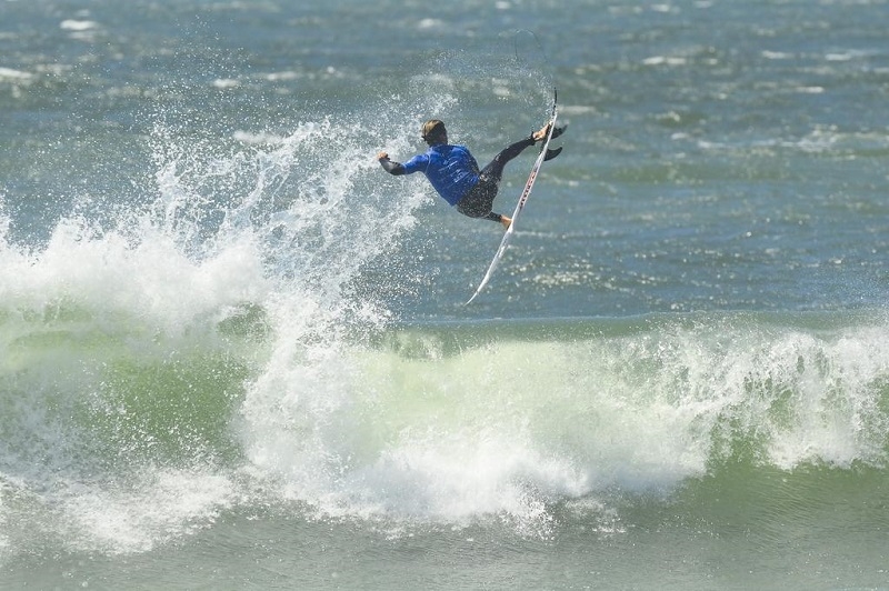 Mateus Herdy bate recorde do ano com nota 10 no Corona Cero Dream Tour Floripa