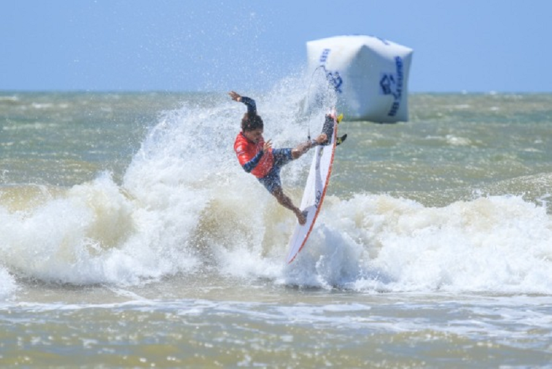 Competições masculinas e femininas movimentam primeiro dia de ação do Circuito Banco do Brasil de Surfe 2025