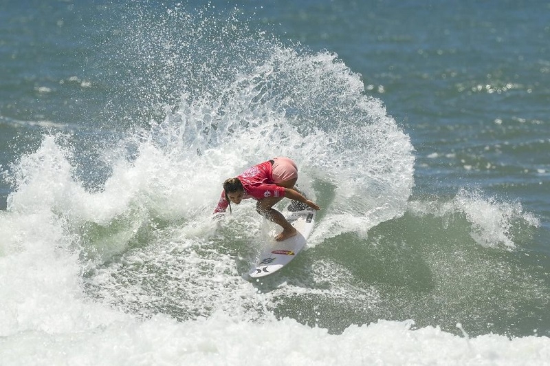 Tainá Hinckel já garantiu o tetracampeonato catarinense no São Chico Surf Festival