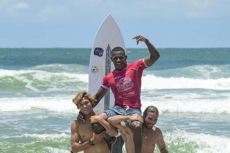 José Francisco iguala tricampeonato histórico no São Chico Surf Festival