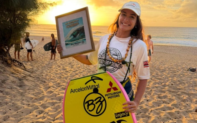 Luna Hardman é campeã do Pipeline Bodyboarding Championship no Havaí, com nota 10 na final