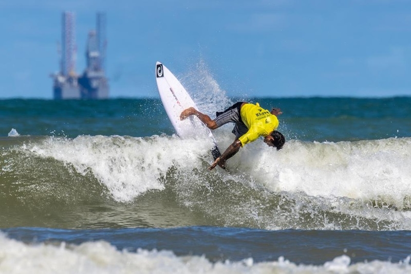 Cearenses se destacam na abertura do Surf Brasil Master 2026 em Aracaju