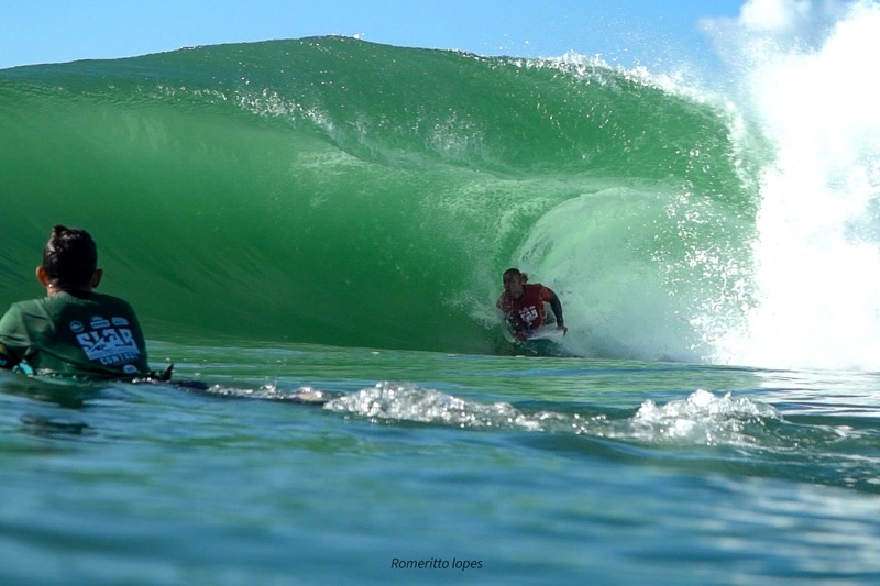 Vila Velha recebe a terceira edição do Slab Bodyboarding Contest nas bancadas de pedras da Praia da Costa