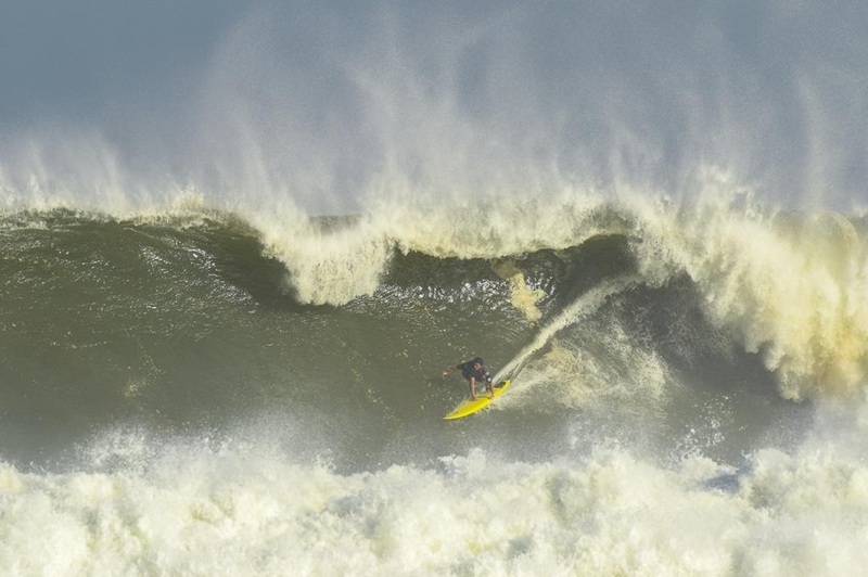Pedro Calado e Catarina Lorenzo são os campeões do CBSurf Big Wave Mormaii em Laguna
