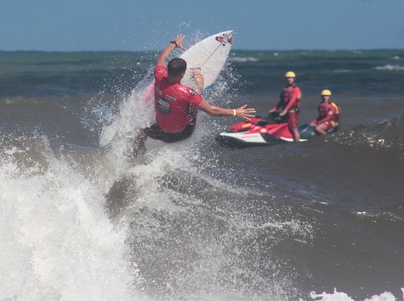 Porto de Galinhas  recebe surfistas de vários estados brasileiros