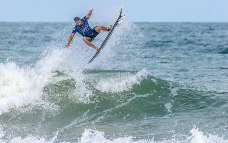 Surfistas locais de Ipojuca comandam o show no Surf Brasil Pro Porto de Galinhas