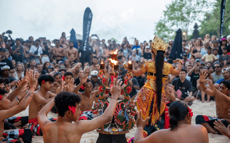 Os Melhores Tube Riders do Mundo Confirmados para o Rip Curl Cup Padang Padang 2026
