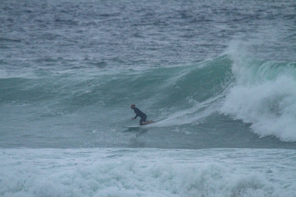 Saquarema recebe com festa e emoção a Cerimônia de Abertura do Kneeboard Surfing World Titles 2026 - Mar storm paralisa competição no primeiro dia