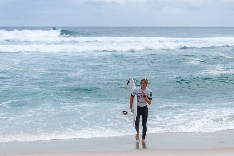 Round of 64 masculino movimenta quarto dia do WSL REMA 2026 em Saquarema
